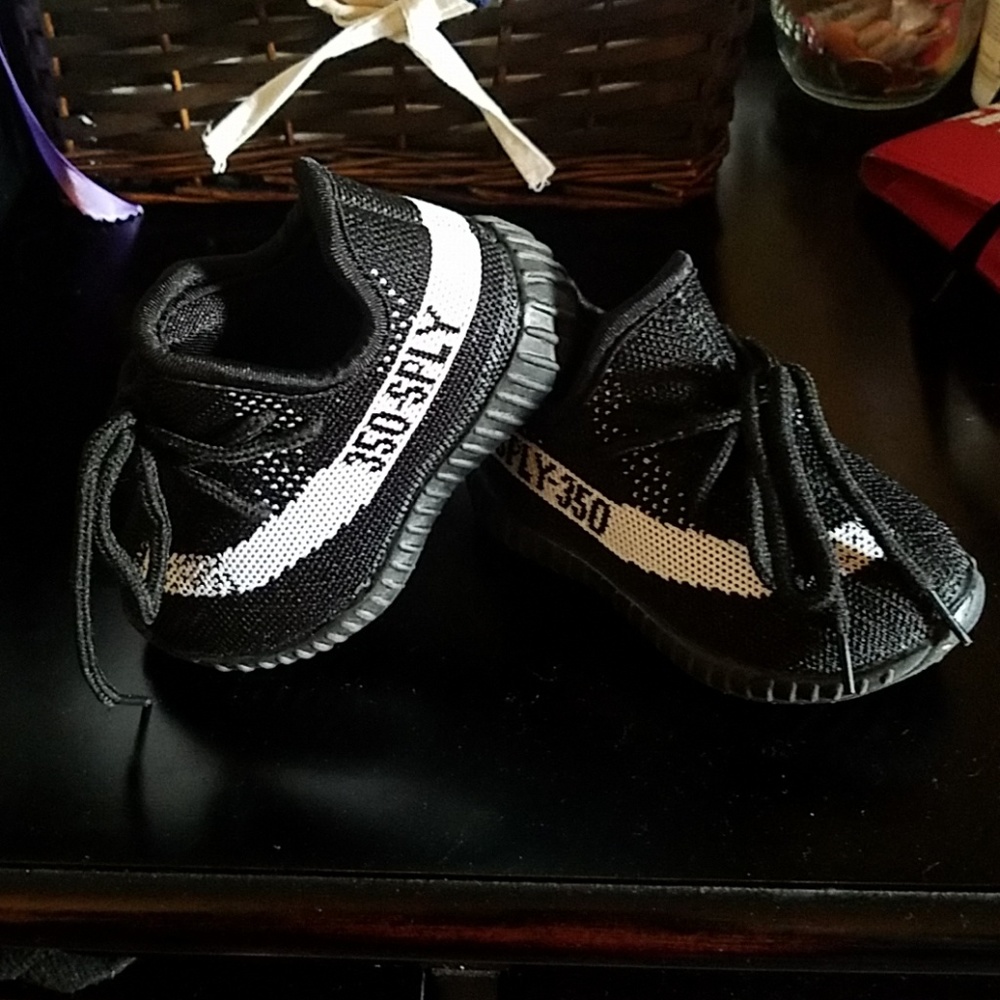 Baby size 21 yizzels 12-18 months